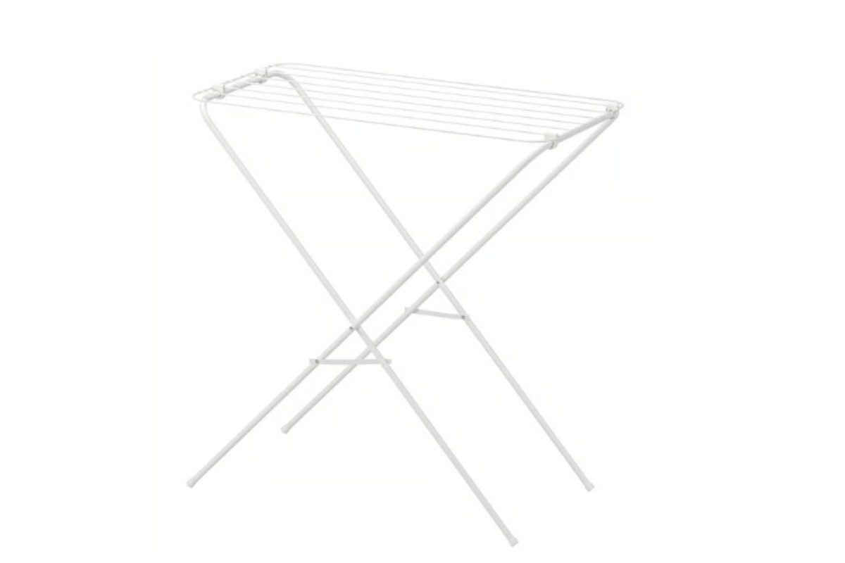 L’uso dello stendibiancheria si inserisce in una più ampia strategia di sostenibilità che IKEA porta avanti da anni, con l’obiettivo di contribuire a ridurre