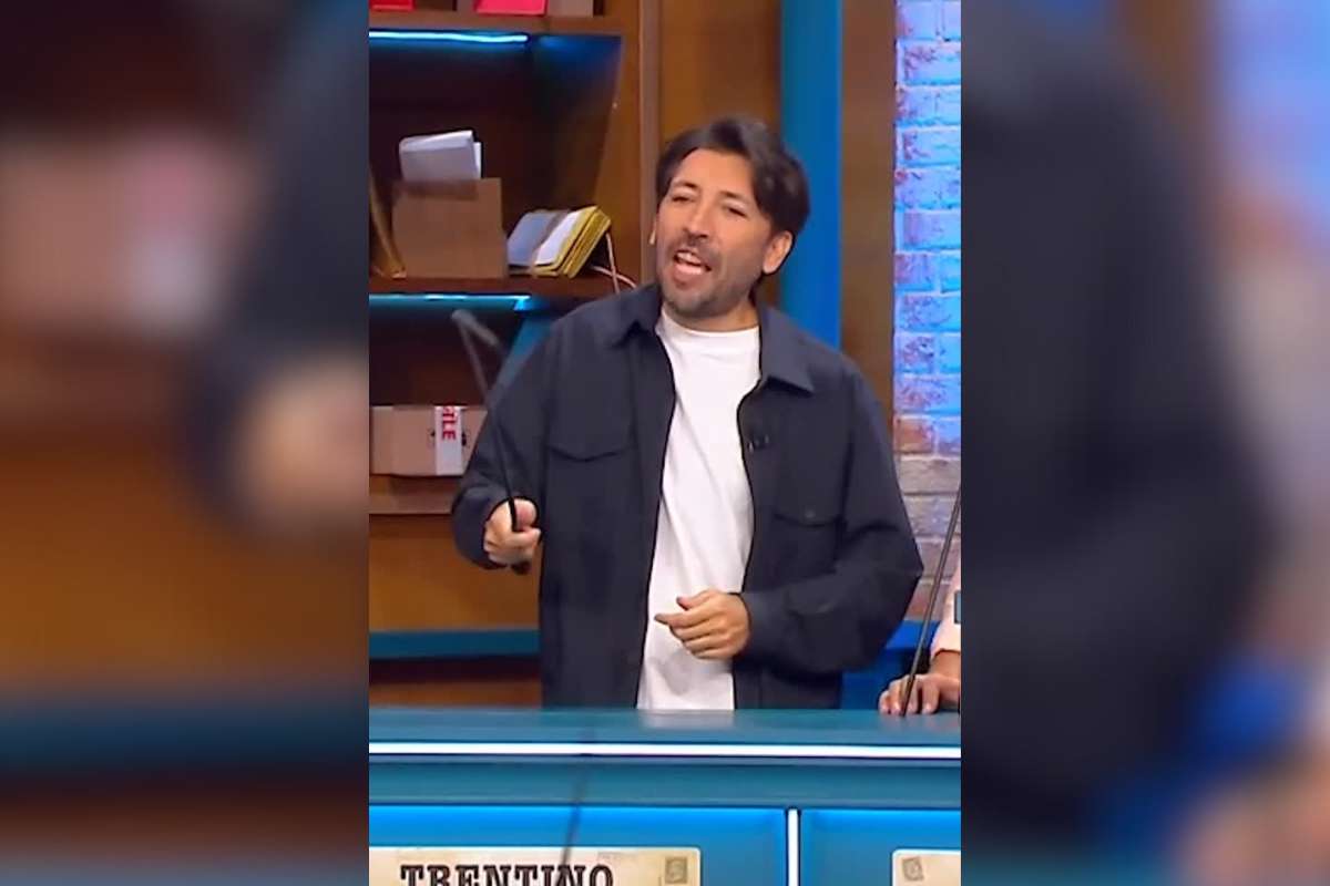 Affari Tuoi, Martina sorprende De Martino con un ballo dedicato